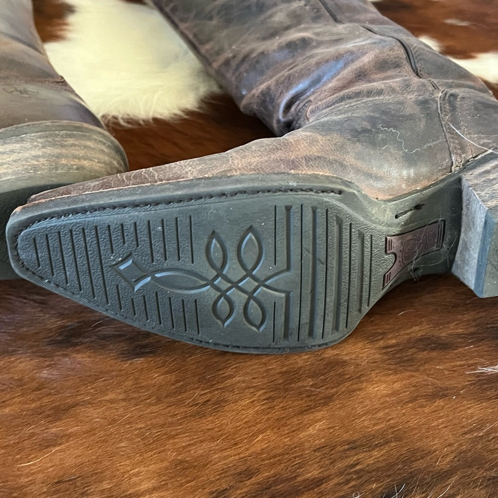 ARIAT Cowboy boots size 7